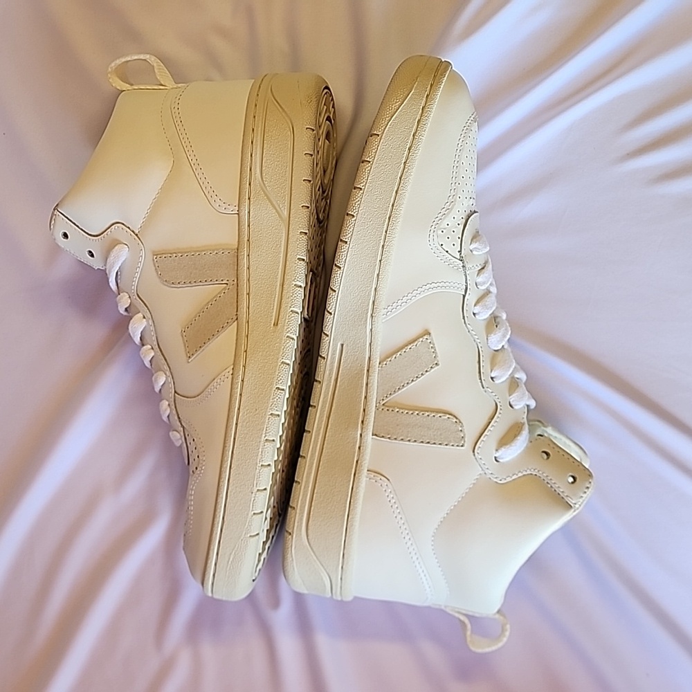 V-15 Mid Top Sneaker (Women)